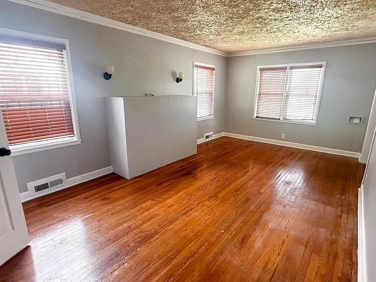 5142 Brooklyn Ave — Photo 5