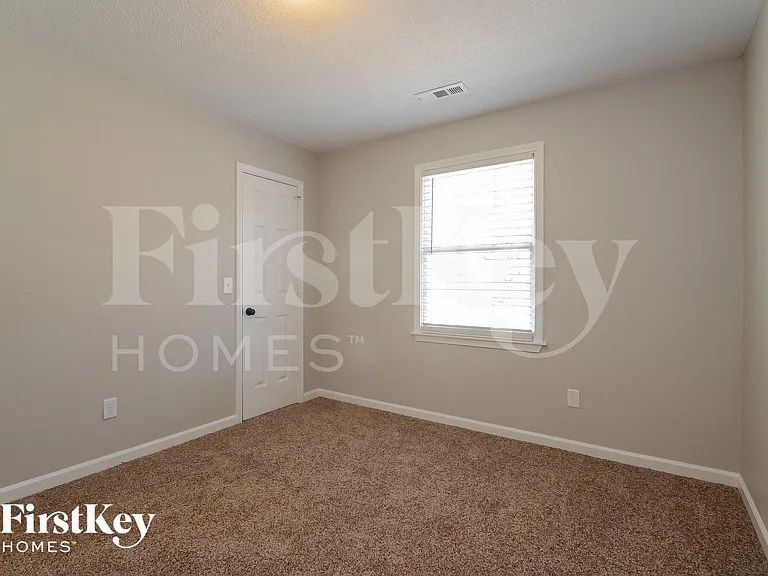 1049 Independence Ct — Photo 11