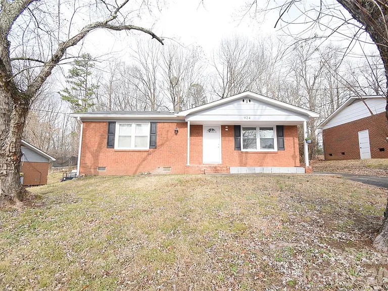 924 Edgegreen Dr — Photo 33