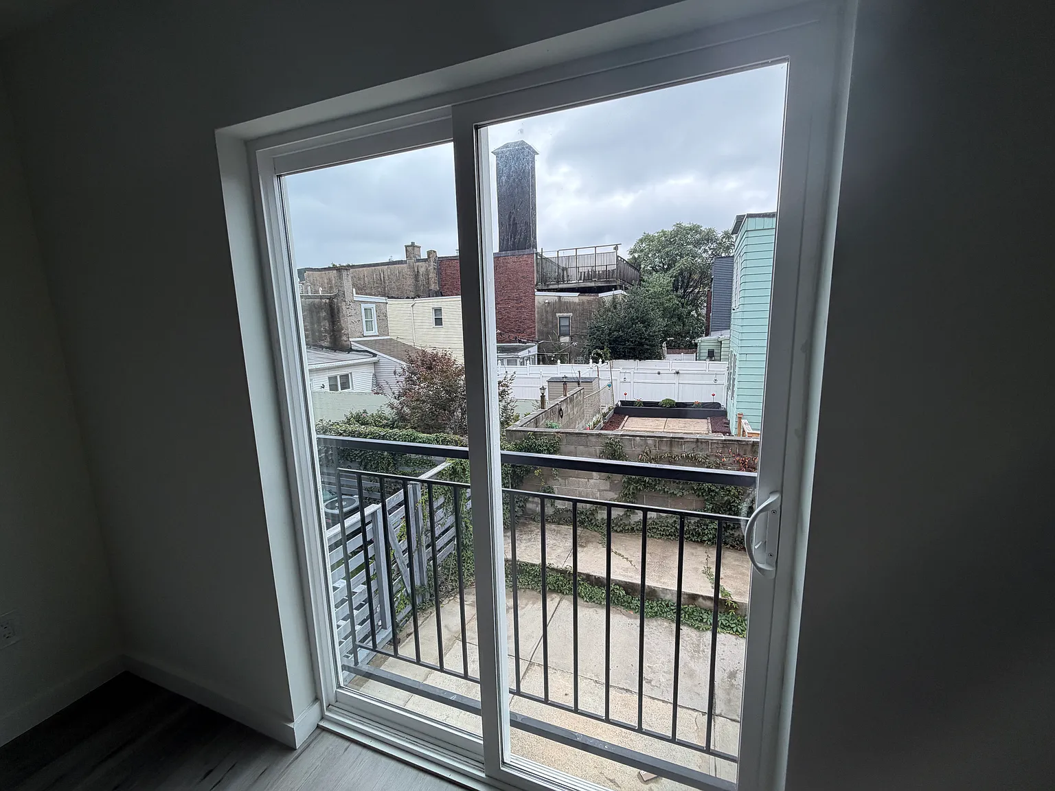 532 E Girard Ave — Photo 3