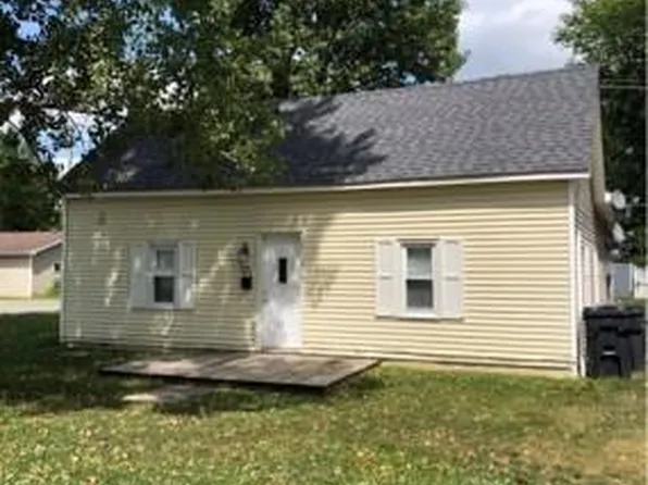 320 N Walnut St, Arthur, IL 61911