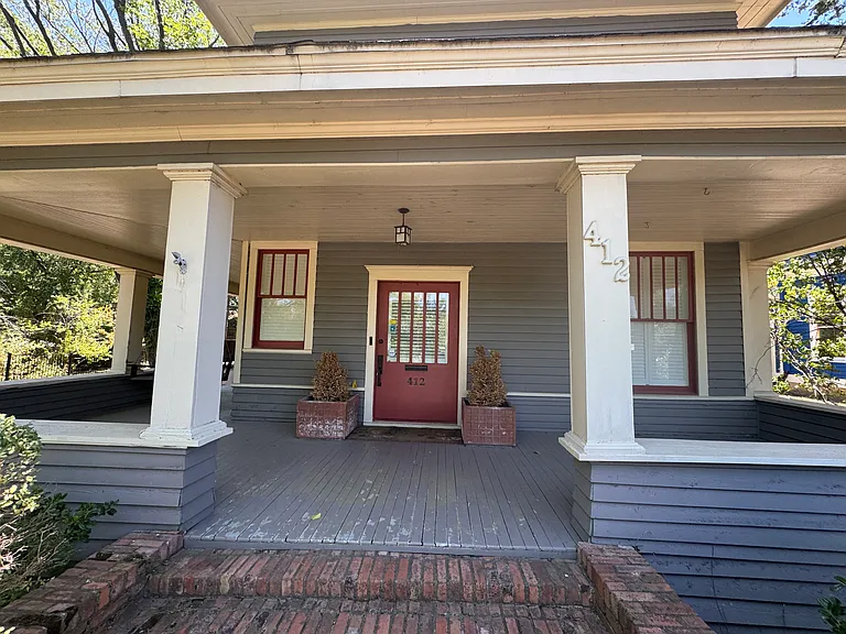 412 E 6th St — Photo 2