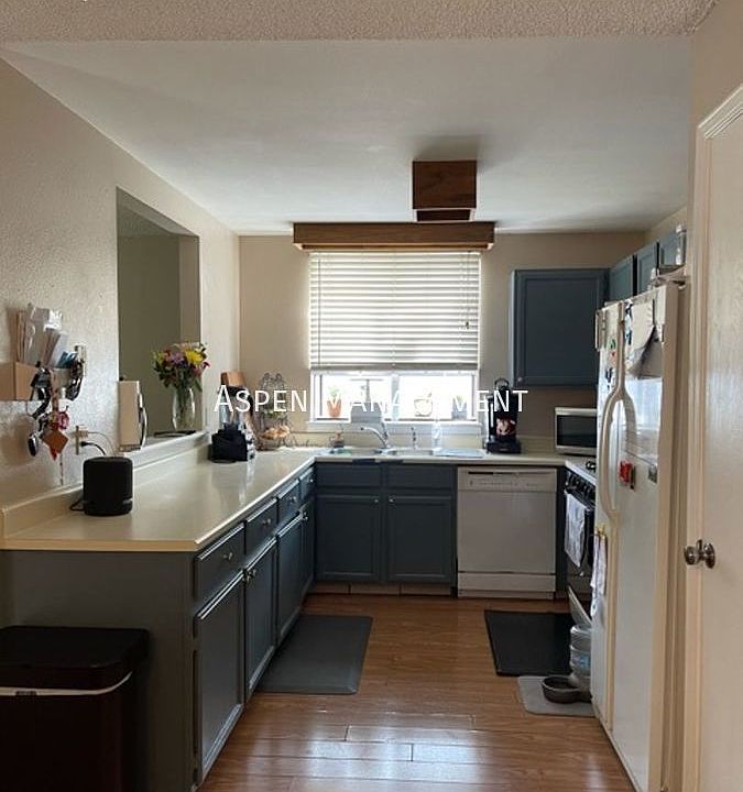 1st image of 302 Lilac Cir