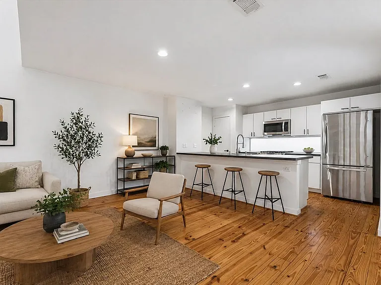 6130 Grand Blvd — Photo 2