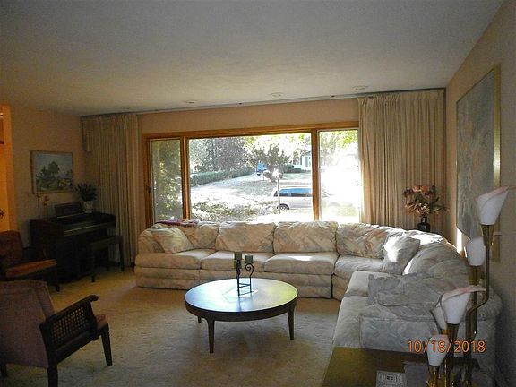 Spacious living room