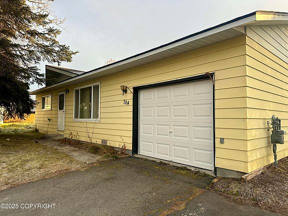 2nd image of 704 Alder Ct