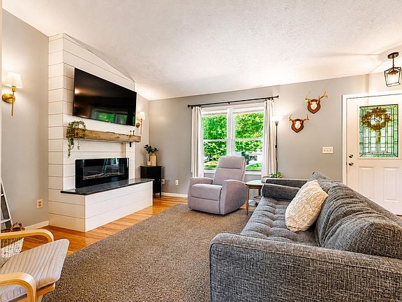 2nd image of 20788 White Oak Dr