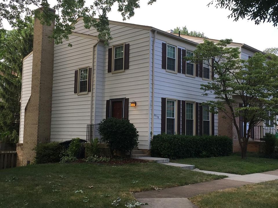 End Unit TH in Waterford Community