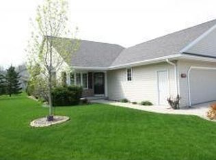 1831 Hardwoods Ct, De Pere, WI 54115