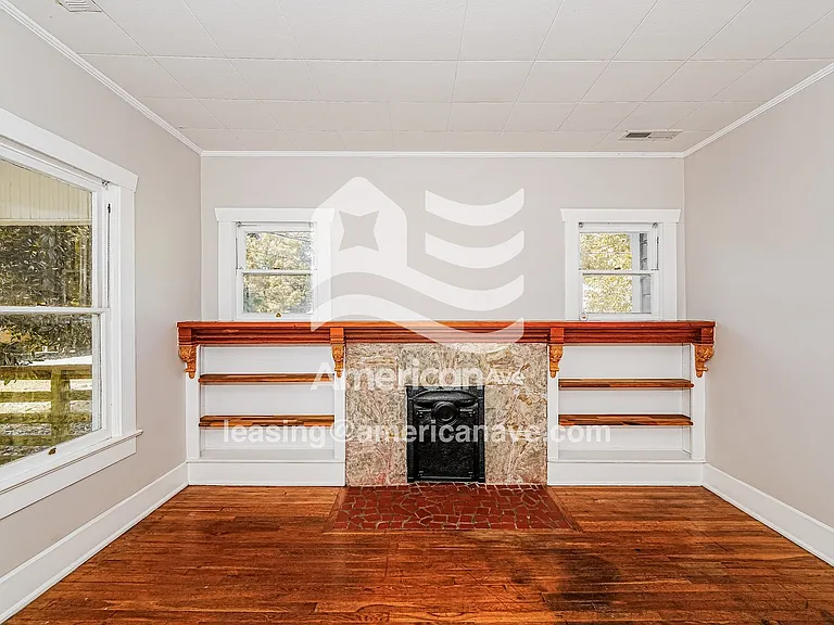 1537525_002_living_room_3.jpg
