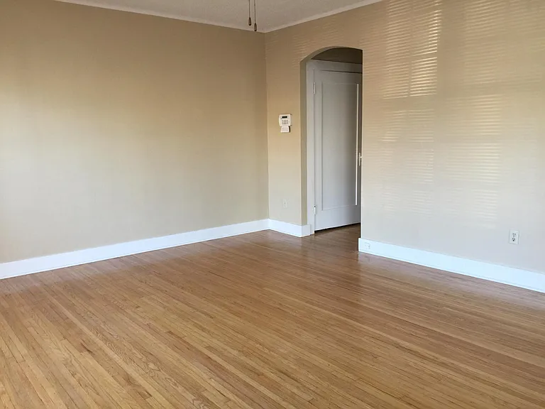 2101 Hillcrest Dr — Photo 5