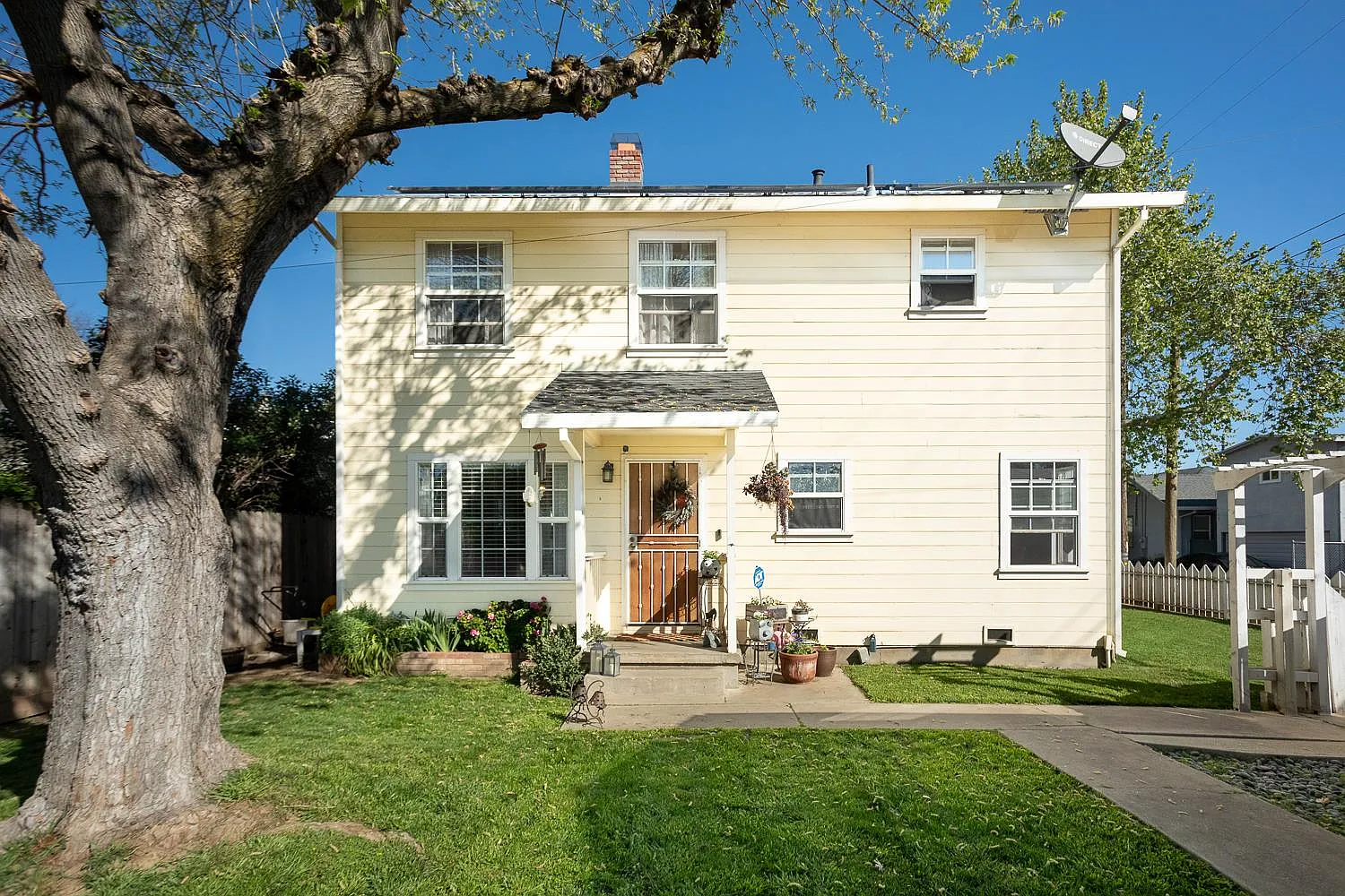 1122 Maple St photo 1