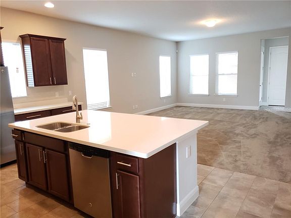 5th image of 9042 Yonath St