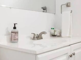 606 2nd St, Libertyville, IL 60048