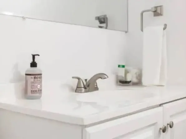 606 2nd St, Libertyville, IL 60048