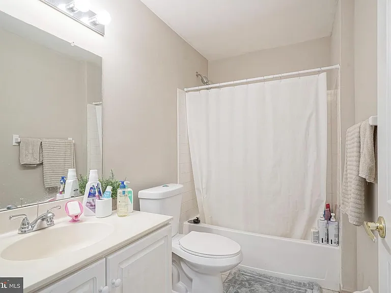 127 Buckingham Way — Photo 10
