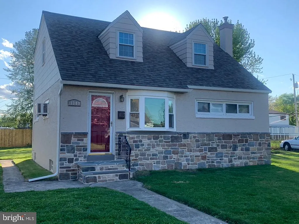 1309 Woodbine Ave photo 1