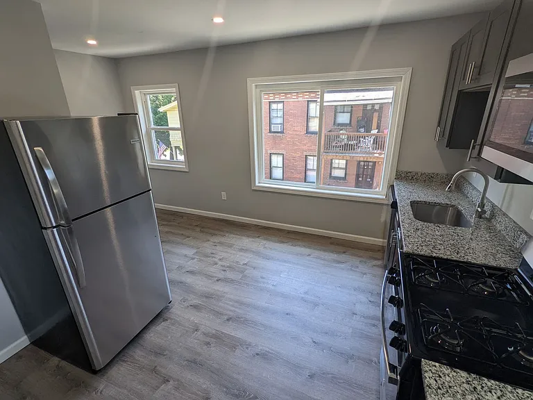 11 Morris St — Photo 3