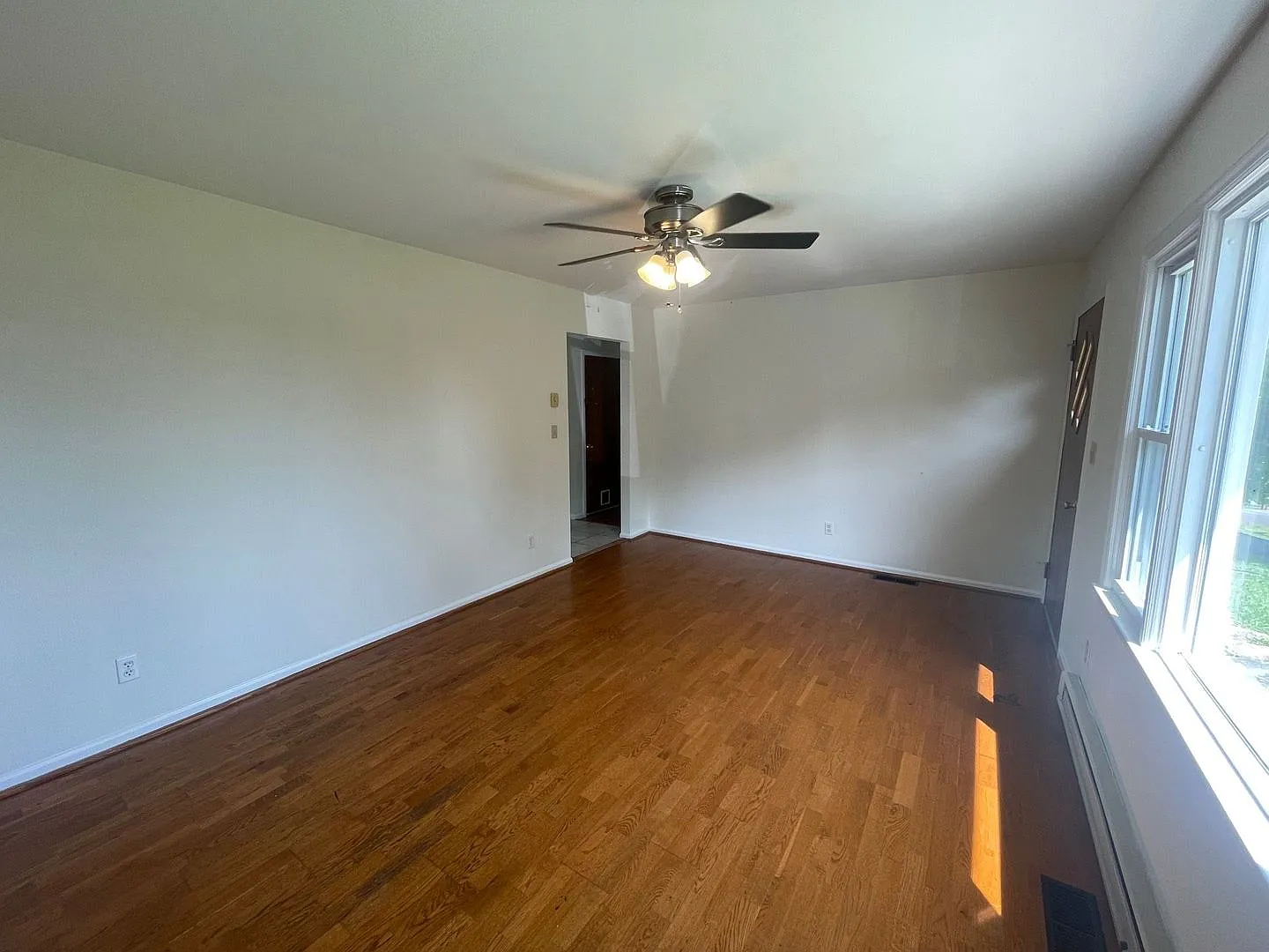 Dublin, 3 BR / 1 BA Available — Photo 3