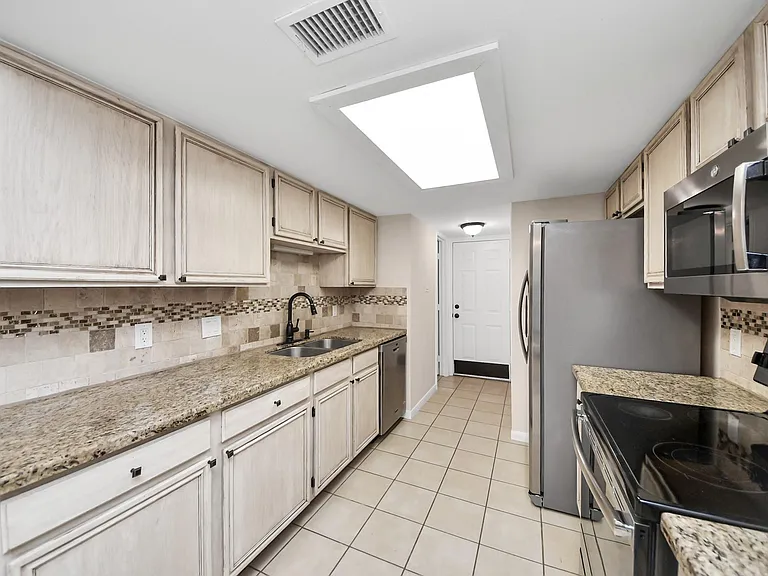 7821 Theissetta Dr #141 — Photo 9
