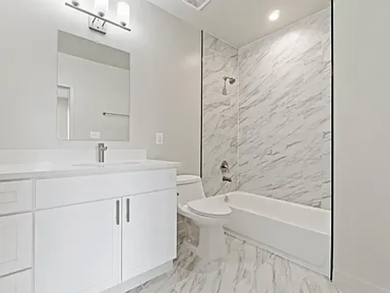 The Robinson Apartments — Photo 2