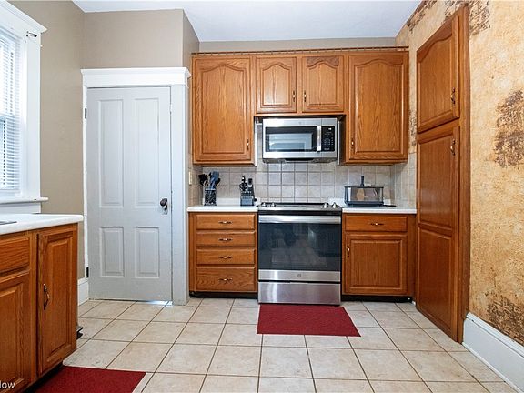 5th image of 553 N Bever St