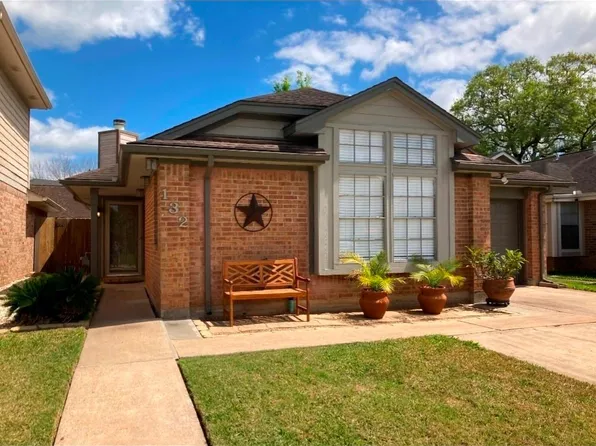 132 Cotton Dr, Lake Jackson, TX 77566