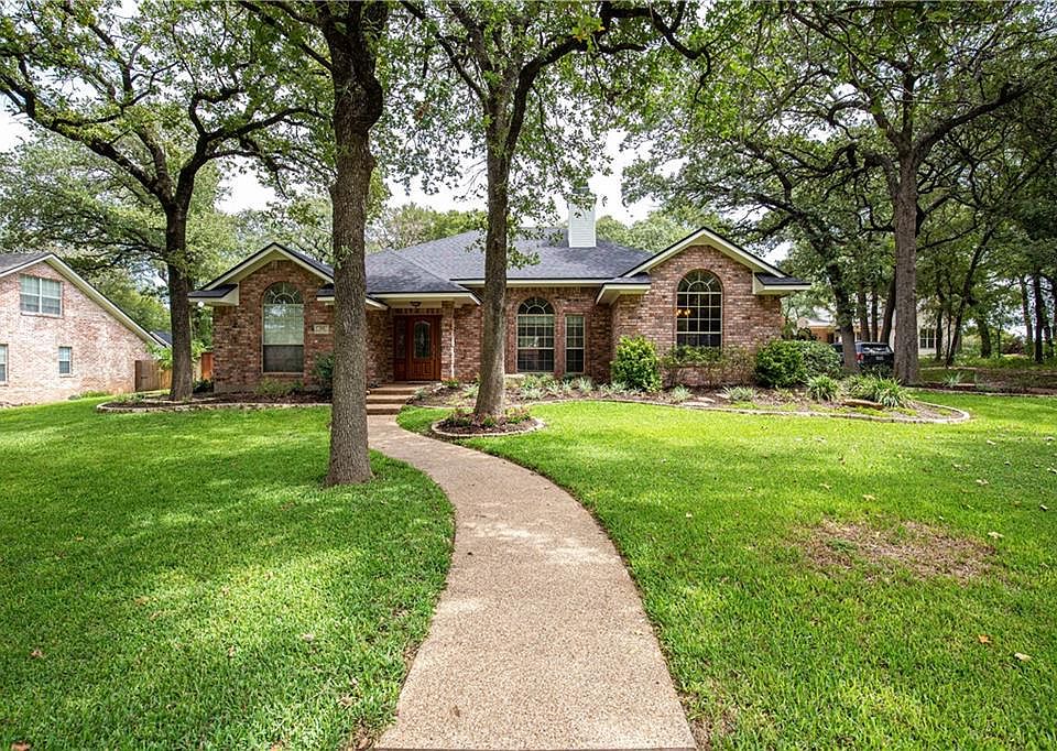 1st image of 109 Lost Oaks Dr
