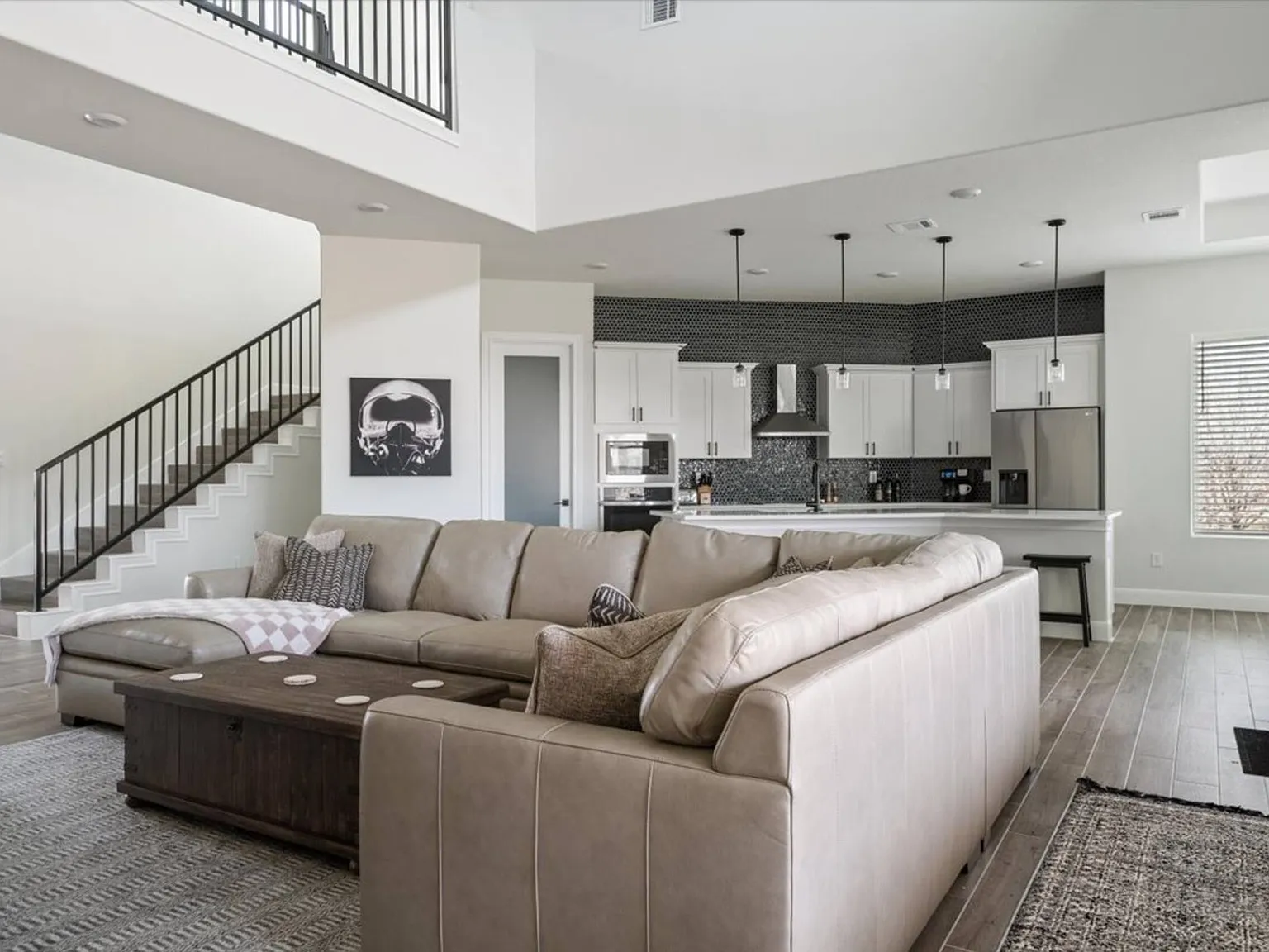 4 bed, 3.5 bath, 2873 sqft, $5,000 — Photo 4