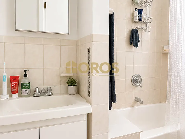 700 E 9th St #18 — Photo 7