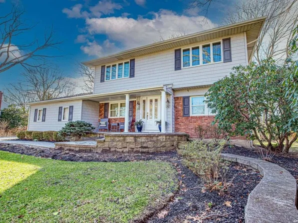 107 Autumn Drive, Hauppauge, NY 11788