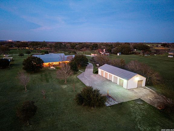 3rd image of 12700 Woman Hollering