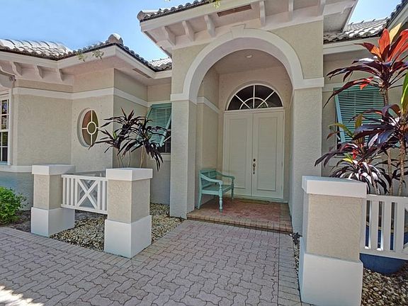 3rd image of 170 Island Cottage Ln