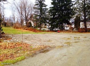 14 Maple St, Williamstown, MA 01267