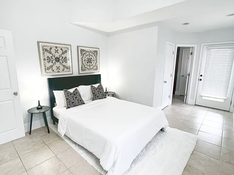 7050 Orleans Ave #B — Photo 2