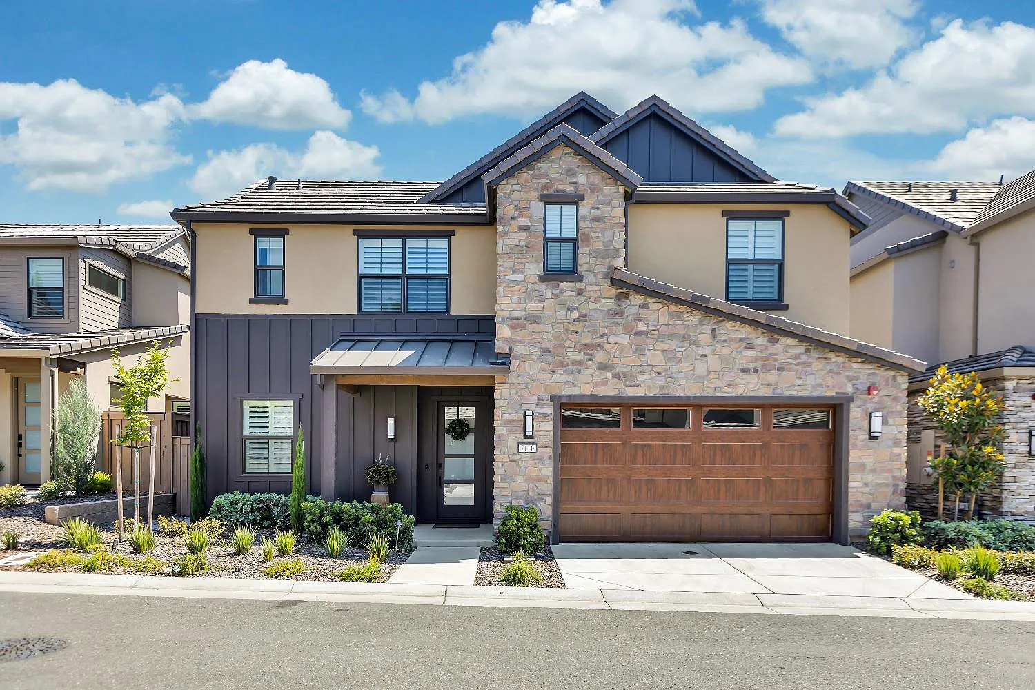 8460 Sun View Cir photo 1