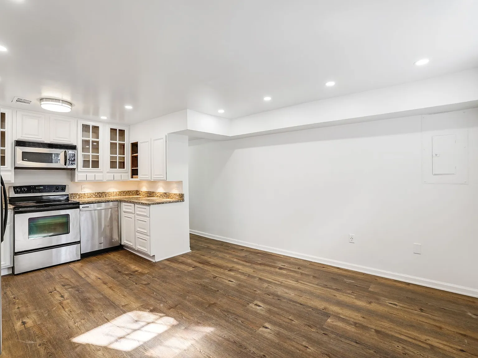 1 bed, 550 sqft, $2,000 — Photo 3