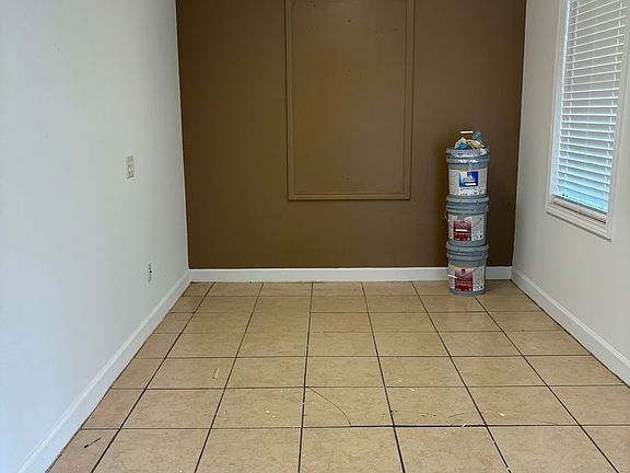 3rd image of 100 Dinn Dr Unit 4