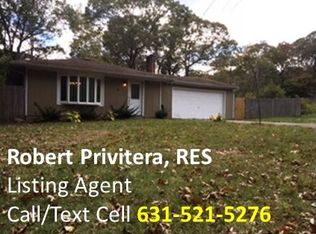 4 Astor Dr, Shirley, NY