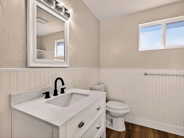 1128 W 5th St — Photo 11