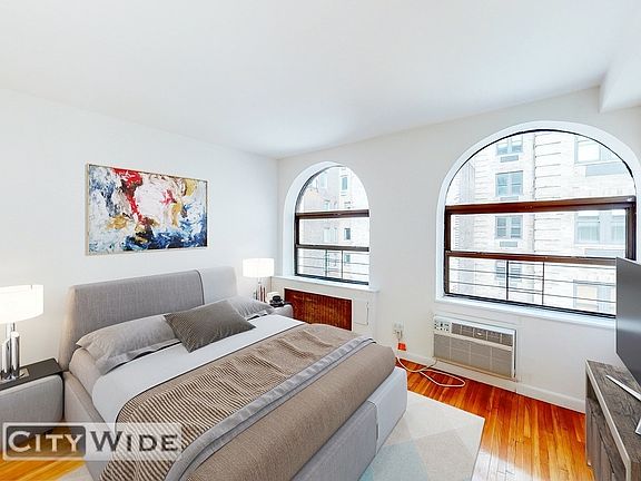 2nd image of 117 W 58th St Ph A