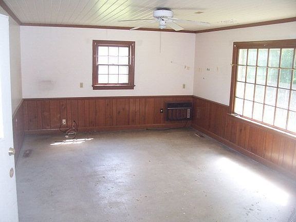 4th image of 105 S Vance St