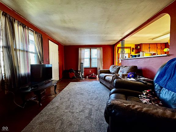 3rd image of 132 N Vine St