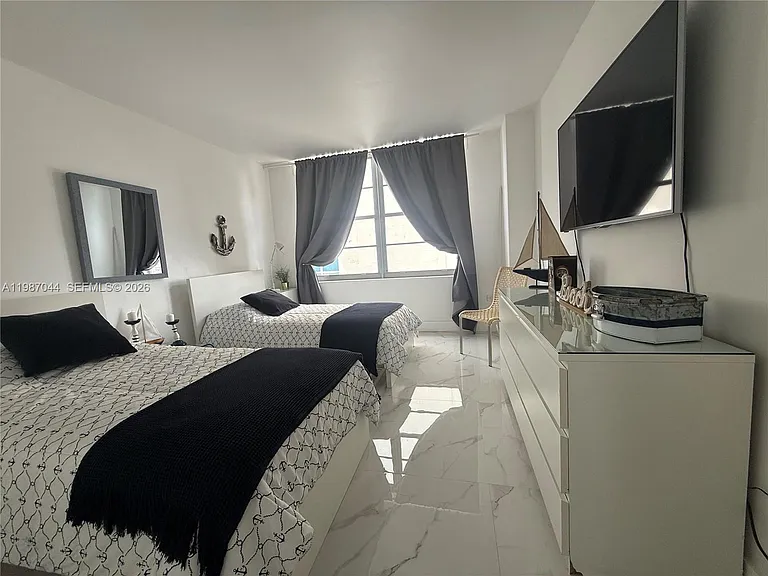 5555 Collins Ave #8R — Photo 38