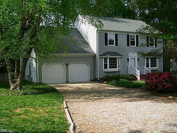 3rd image of 102 Chestnut Ct