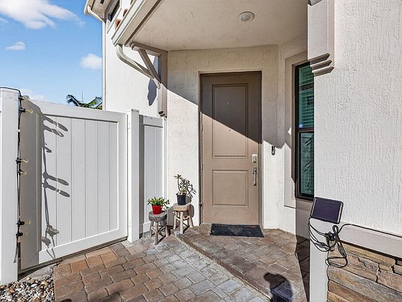 4th image of 1011 Willow Place