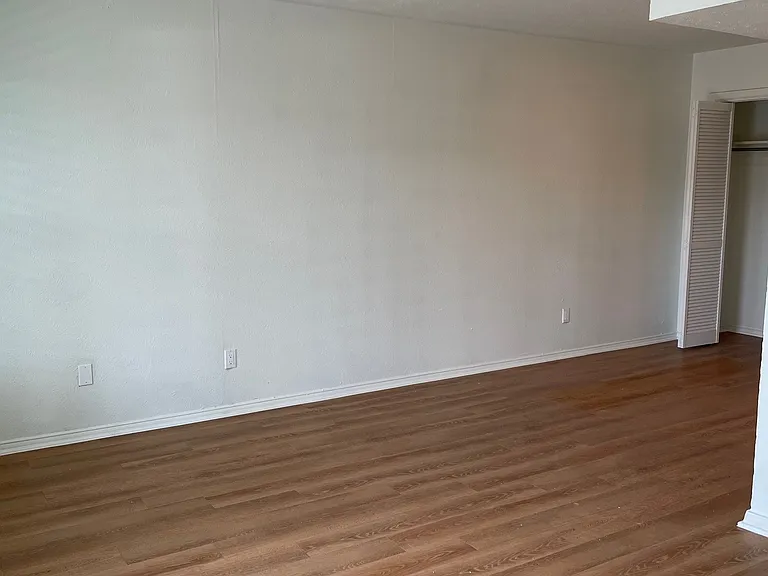 Tara Apartments — Photo 17