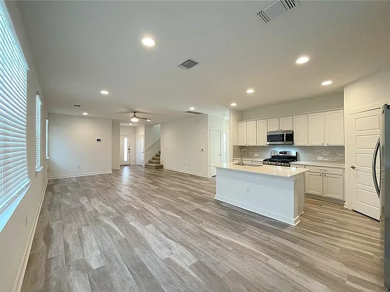 2316 Clemence Ln — Photo 8
