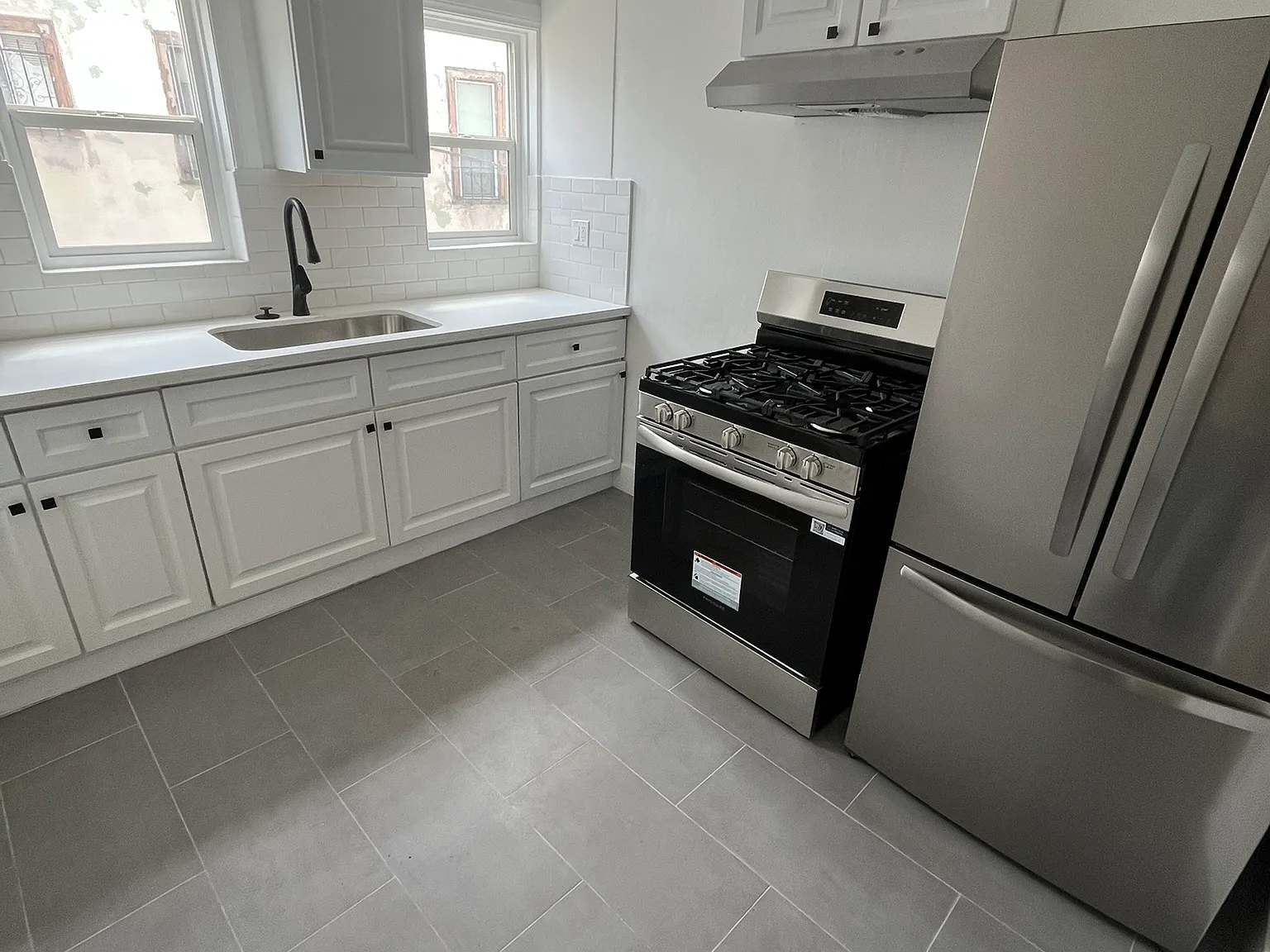 1 bed, 835 sqft, $2,050 — Photo 2
