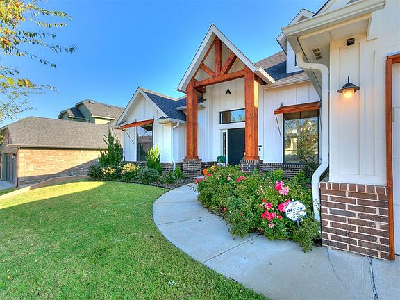 4th image of 303 Bulverde Dr